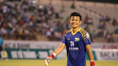 Than Quảng Ninh thở phào với vị trí thủ môn